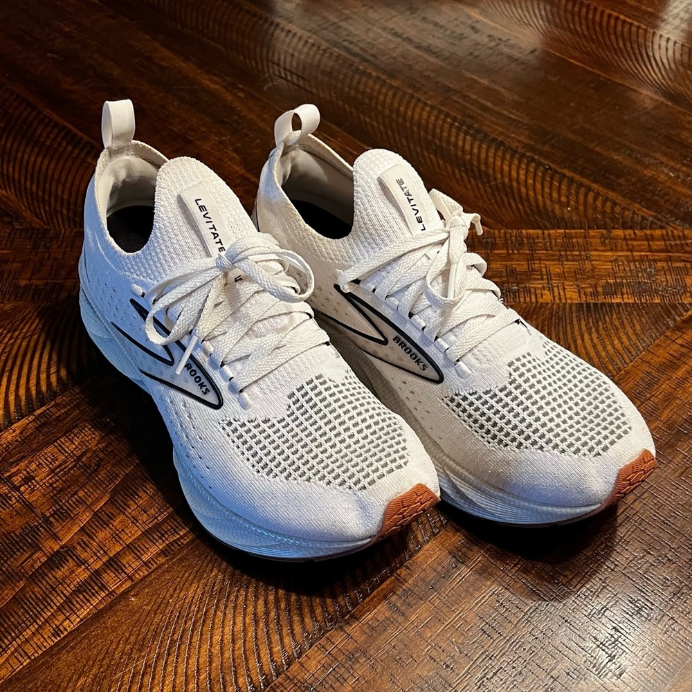 Ladies Brooks Levitate StealthFit 6